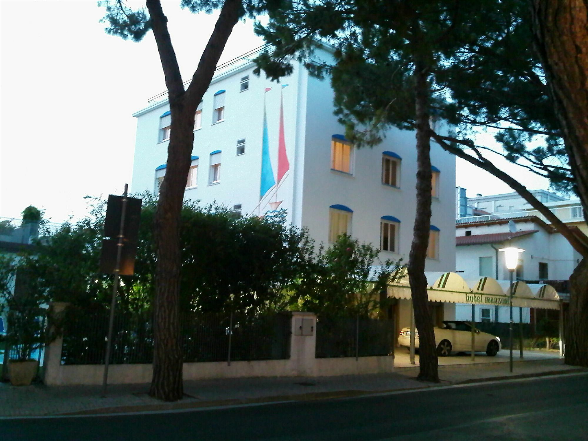 Hotel Manzoni Lido di Jesolo Exterior photo